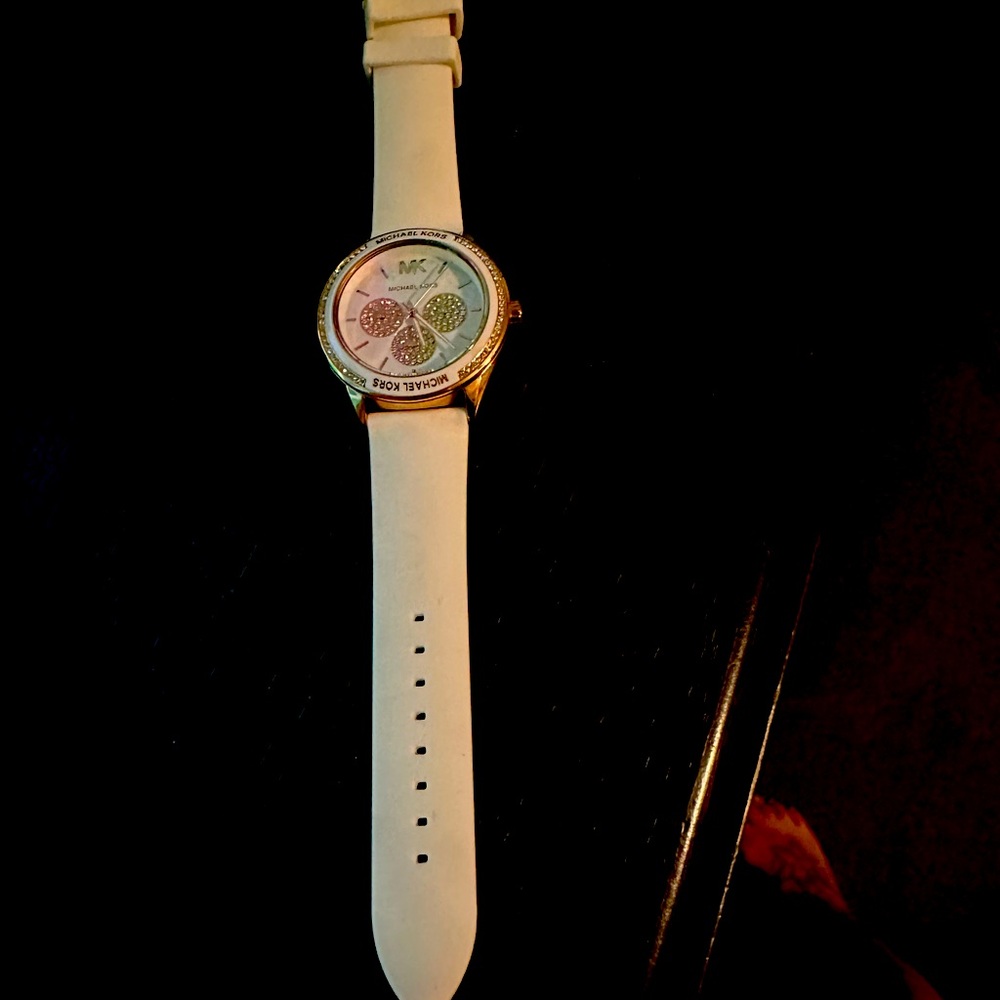 Brand New Michael Kors watch, silicone band AS IS! PLEASE READ DESCRIPTION BELOW